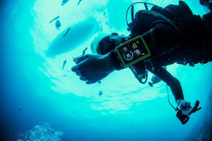 Komputer nurkowy Suunto eon core black dla każdego nurka Komputer nurkowy Suunto eon core black dla każdego nurka