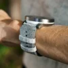 Pasek Suunto 22 mm Urban 5 z mikrofibry, kolor szary kamienny, rozmiar M Pasek Suunto 22 mm Urban 5 z mikrofibry, kolor szary kamienny, rozmiar M