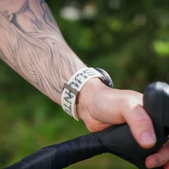 Silikonowy pasek Suunto 22 mm Athletic 5 w kolorze perłowej bieli, rozmiar S+M Silikonowy pasek Suunto 22 mm Athletic 5 w kolorze perłowej bieli, rozmiar S+M