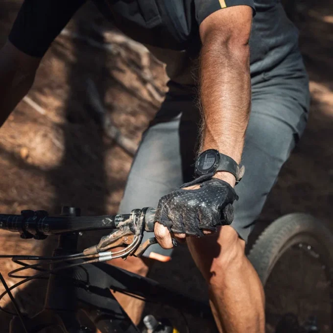 Suunto 5 All Black – kompaktowy sportowy zegarek GPS o doskonałej żywotności baterii