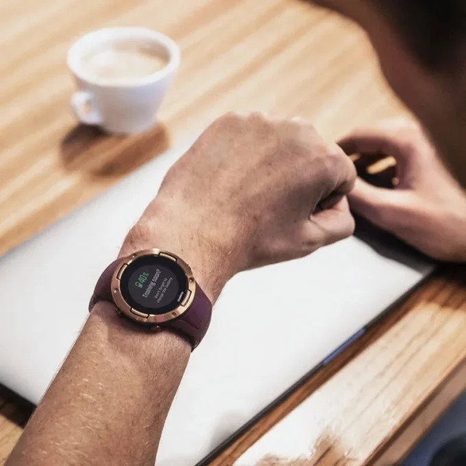 Suunto 5 burgundy copper – kompaktowy sportowy zegarek GPS o doskonałej żywotności baterii