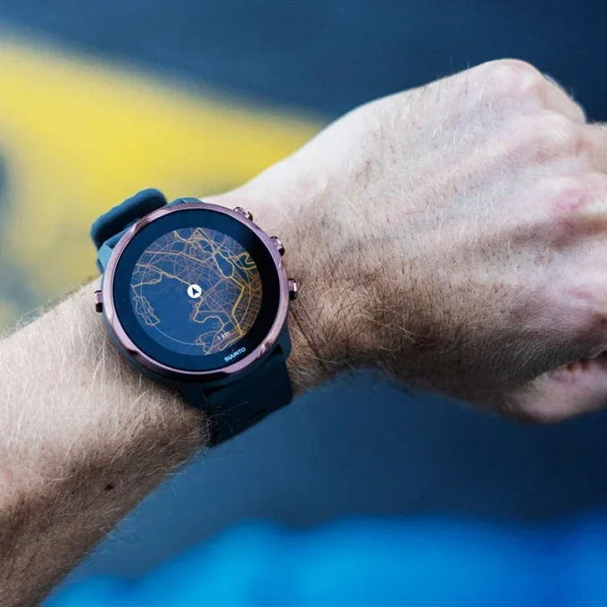 Suunto 7 graphite copper – smartwatch z wszechstronnymi funkcjami sportowymi