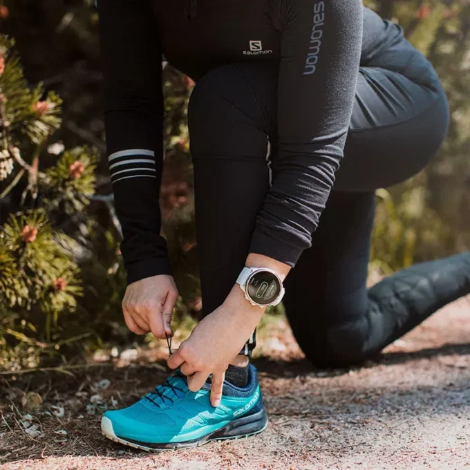 Suunto 9 biały – sportowy zegarek z GPS i długim czasem pracy baterii